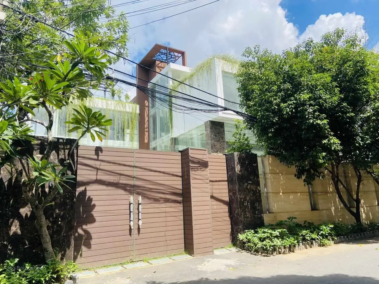 Bán biệt thự Thảo Điền đường Xuân Thủy - Vườn Nhật hồ cá Koi 0909 924 ***