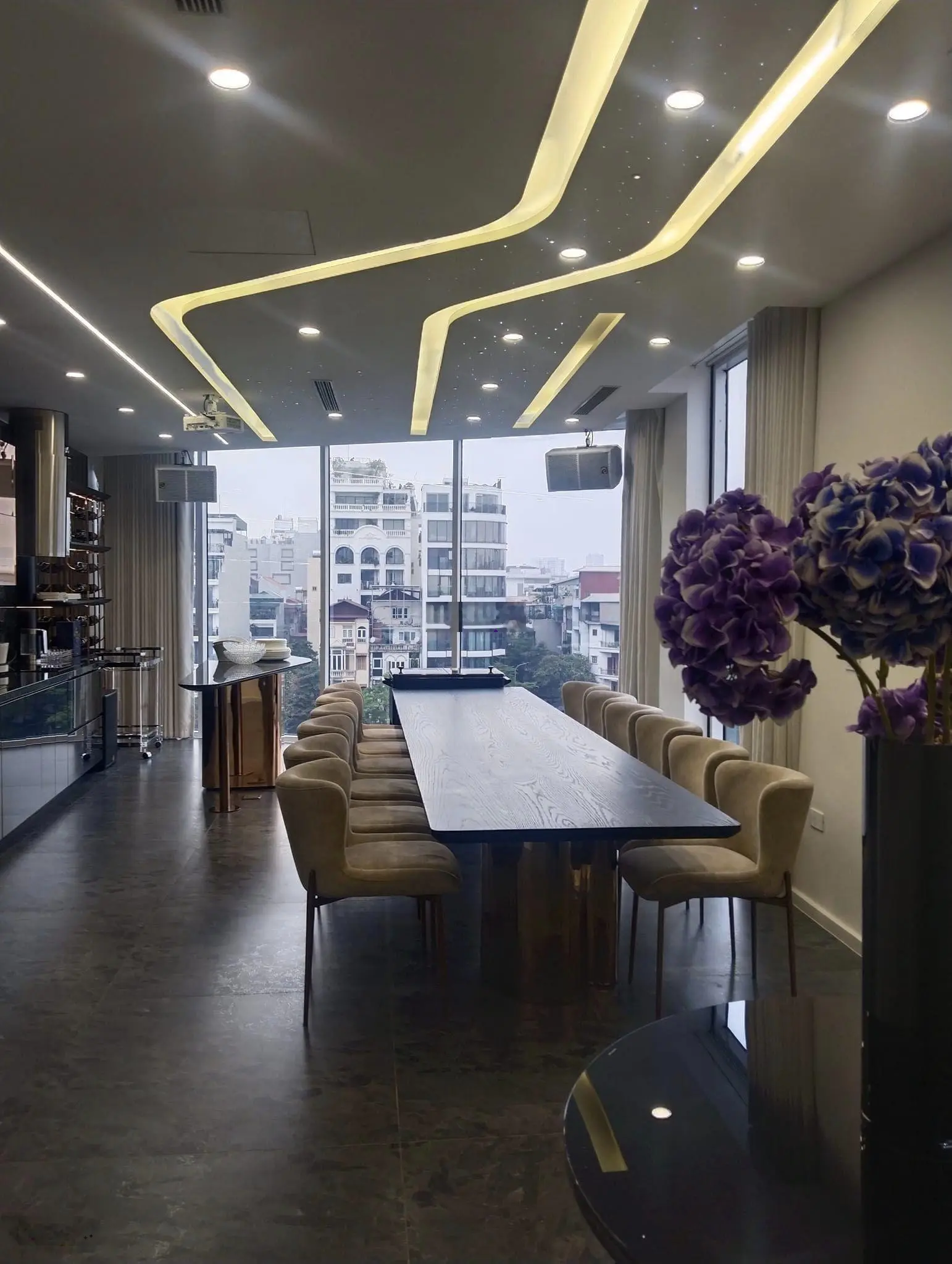 Siêu Phẩm Bán Nhà Đội Cấn, Ba Đình 70m x 8 Tầng - Thang Máy - THông Sàn - View Hồ - Oto Tránh.
