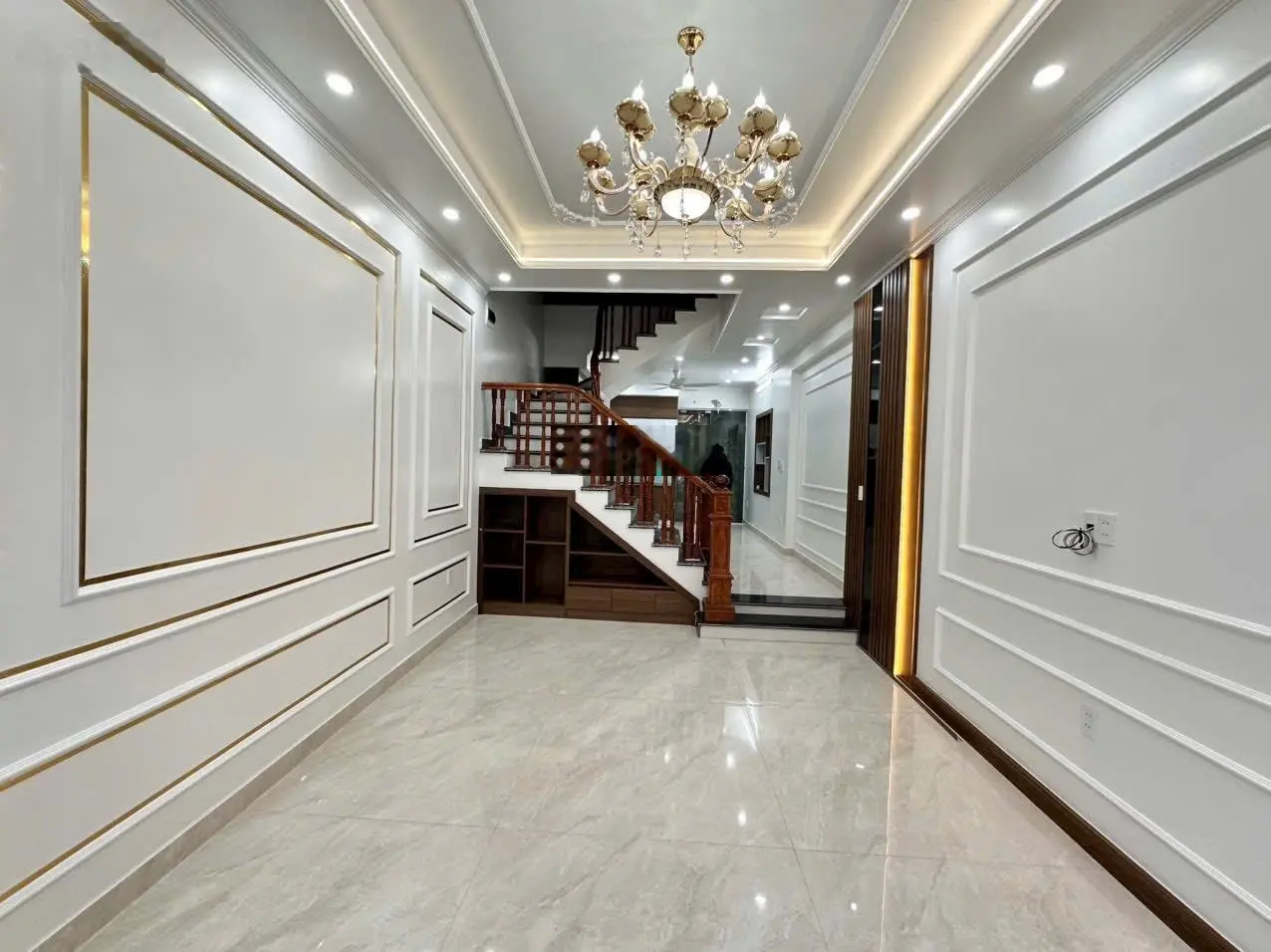 Nhà đẹp xây mới độc lập tại mặt đường 12m khu phân lô tại Thiên Lôi, 51m2 x 4 tầng chỉ 6.15 tỷ