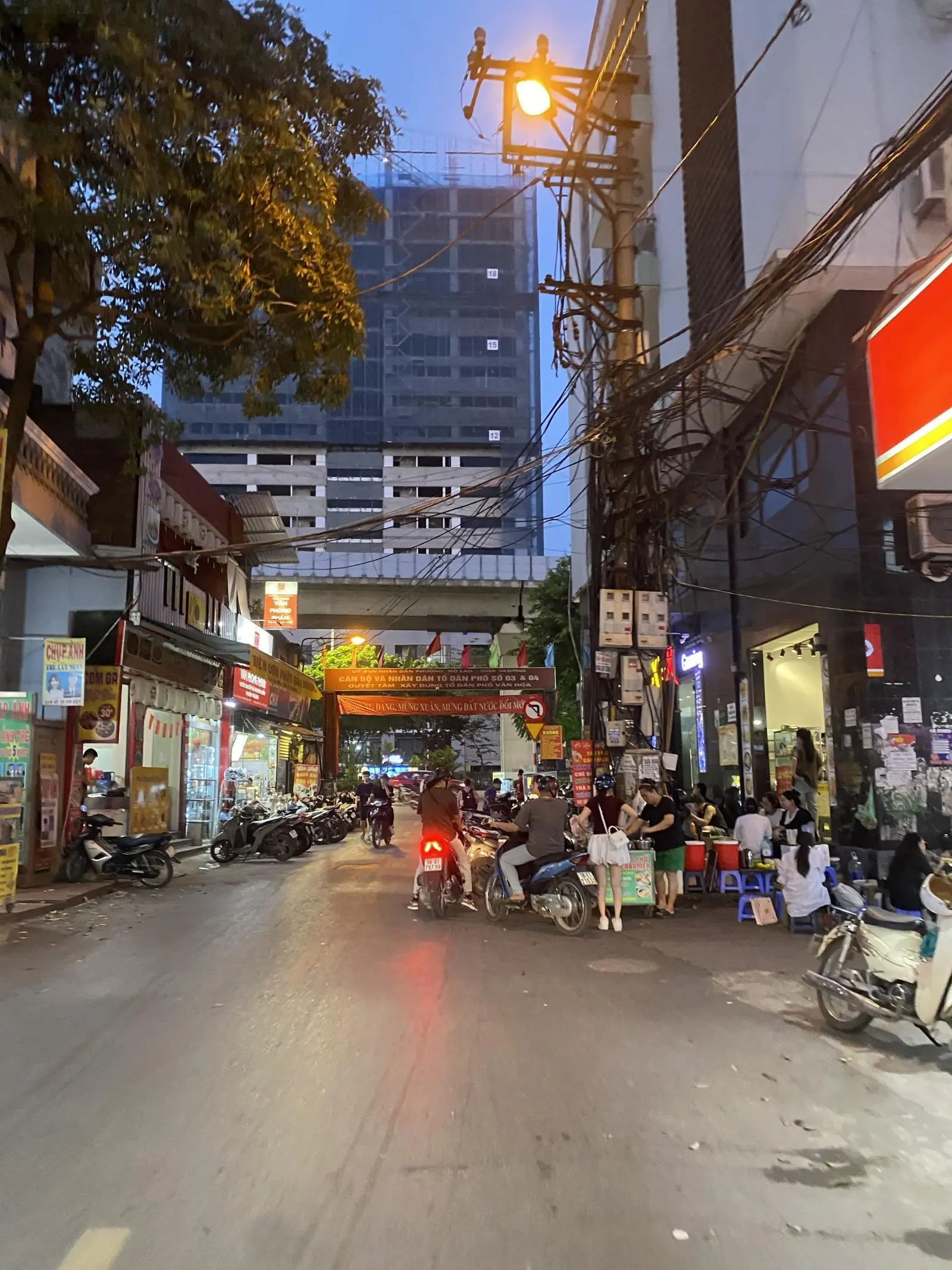 Bán nhà phân lô Ao Sen 49.4m2, mặt tiền 5.55m vị trí kinh doanh sầm uất, giá loanh quanh 16 tỷ