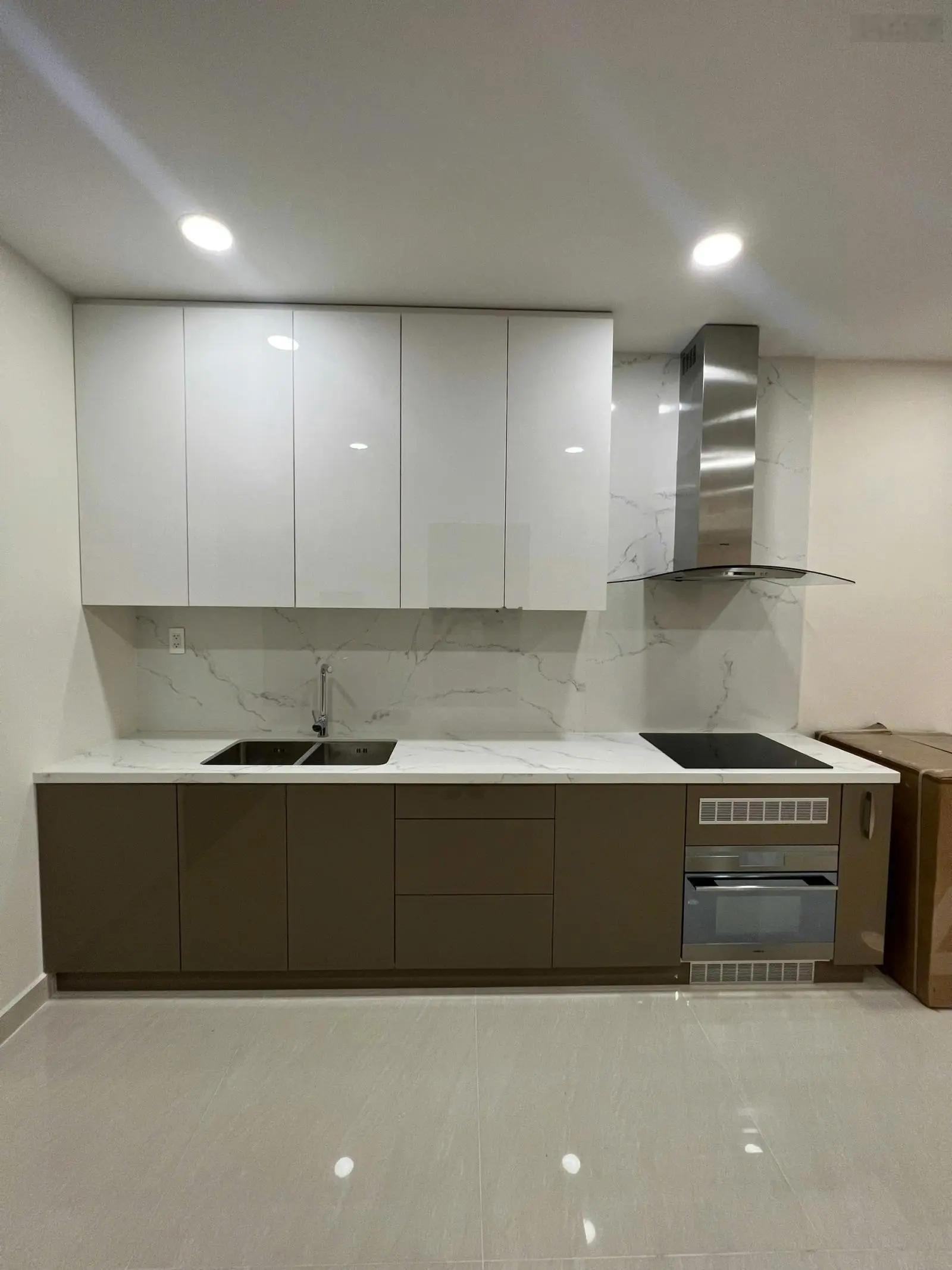 Cần bán CH Park Legend 02 PN, lầu cao giá gốc HDMB