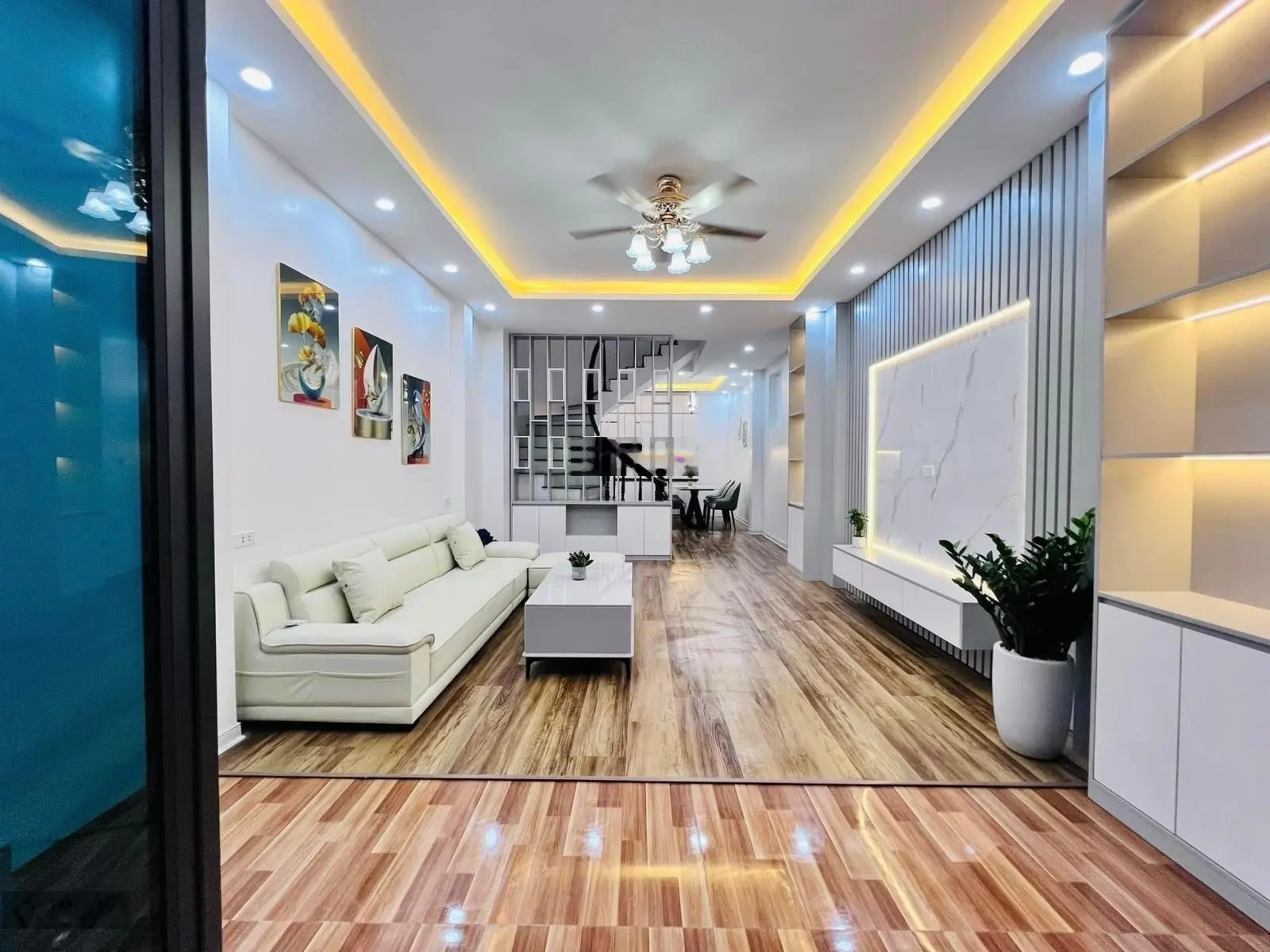 Bán nhà ngay Hồ Hạ Đình, Ô Tô đỗ sát cửa, 52m2 Nhà Đẹp, 20m ra đường Container tránh nhau.