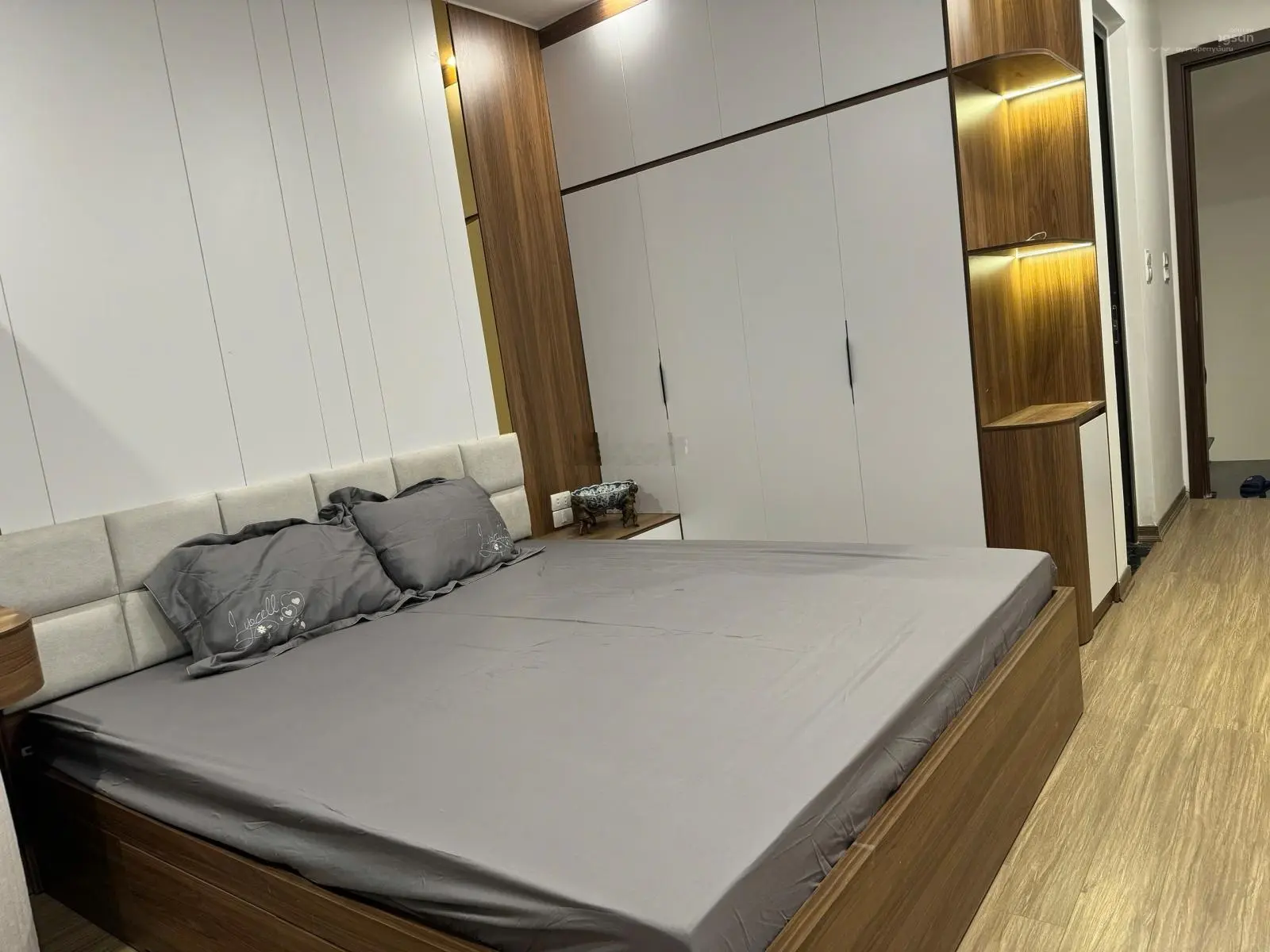 Nhà đẹp tại nguyễn văn cừ-phường ngọc lâm.full nội thất ngõ oto thông oto vào nhà.