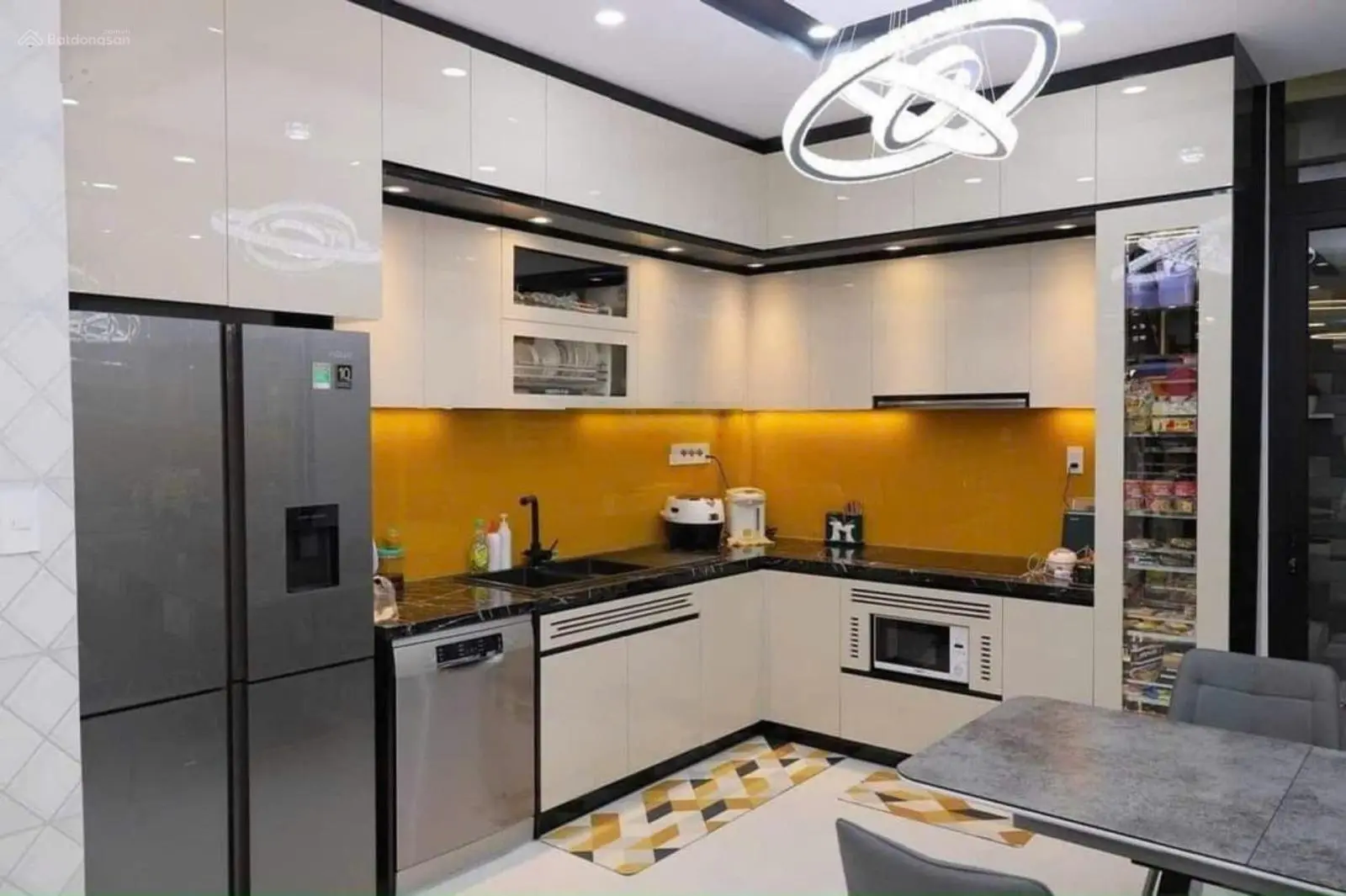 Mua nhà đường Lê Văn Sỹ, Quận Phú Nhuận, DT 55m2, sổ hồng riêng