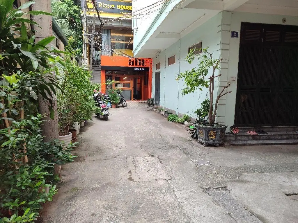 Bán nhà Chùa Láng, Đống Đa - mặt ngõ - kinh doanh - dòng tiền ổn định - DT 32m2 4 tầng giá 8.4 tỷ