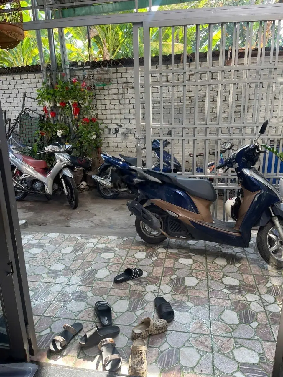 Bán nhà gác lửng (DT: 54m2) sổ riêng thổ cư 100% ngay UBND P. Tân Vạn. Giá chỉ 1,550 tỷ