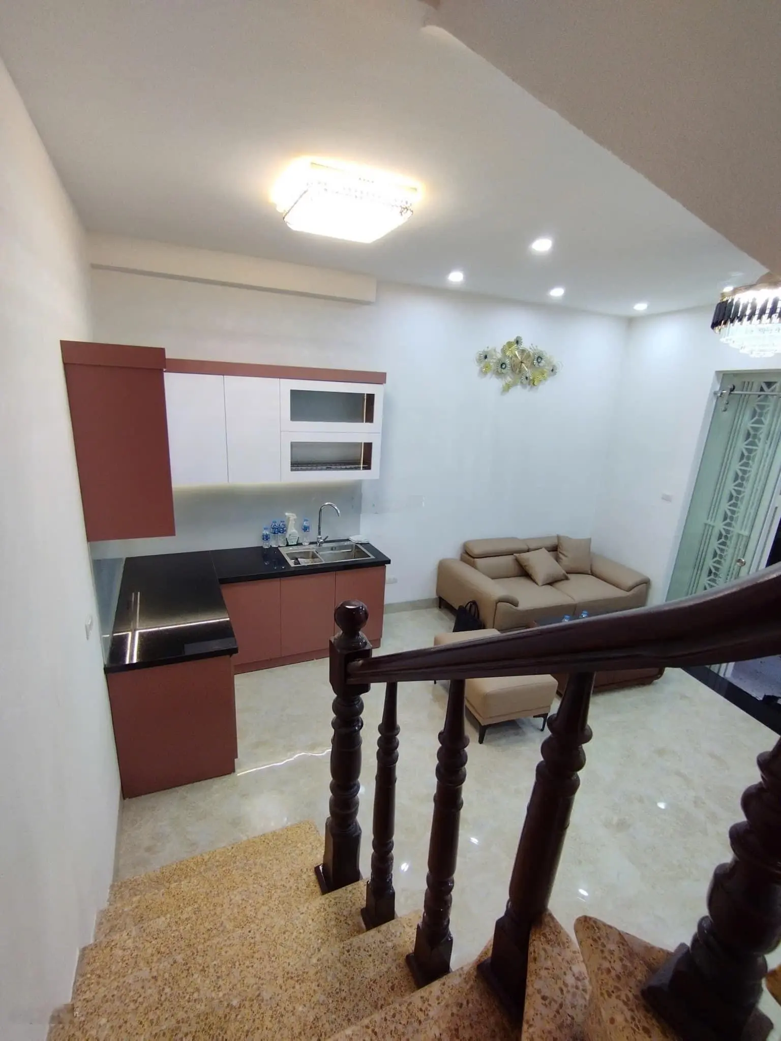 SiÊU PHẨM -Bán nhà tại Minh Khai - ô Tô đỗ cửa - 5,65 tỷ x 5,4m mặt tiền Đỉnh - Kinh Doanh DT30m