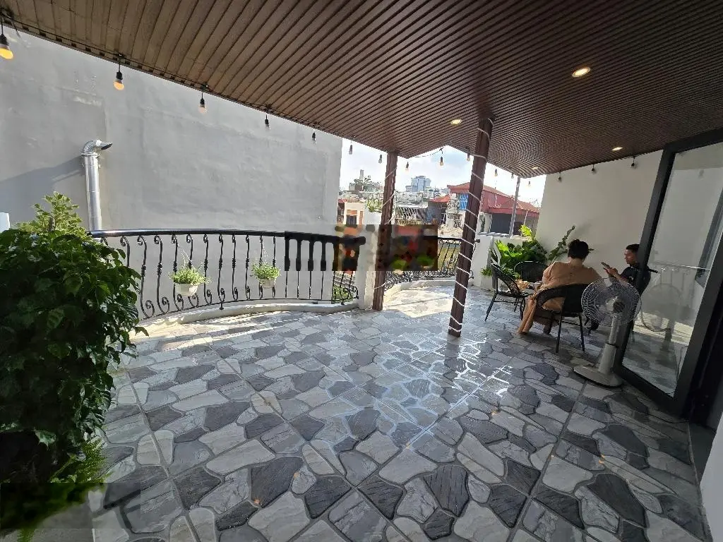 Bán nhà phố 8/3 - Ô tô cách 40m - Trước nhà thoáng - 50m2 - 4PN. Giá: 8,5 tỷ. LH: 0779 548 ***