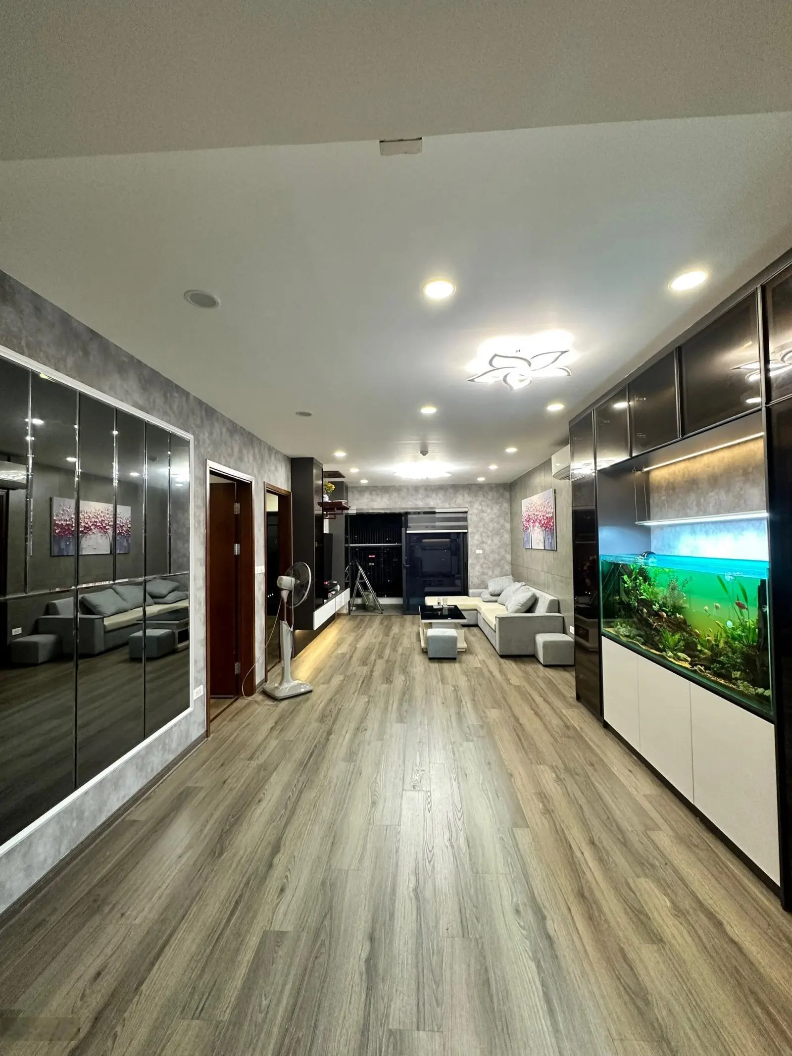 Chính chủ cần bán căn 2 ngủ Imperia Garden, diện tích 75 m2, giá nét 5,5 tỷ, sẵn sổ full nội thất