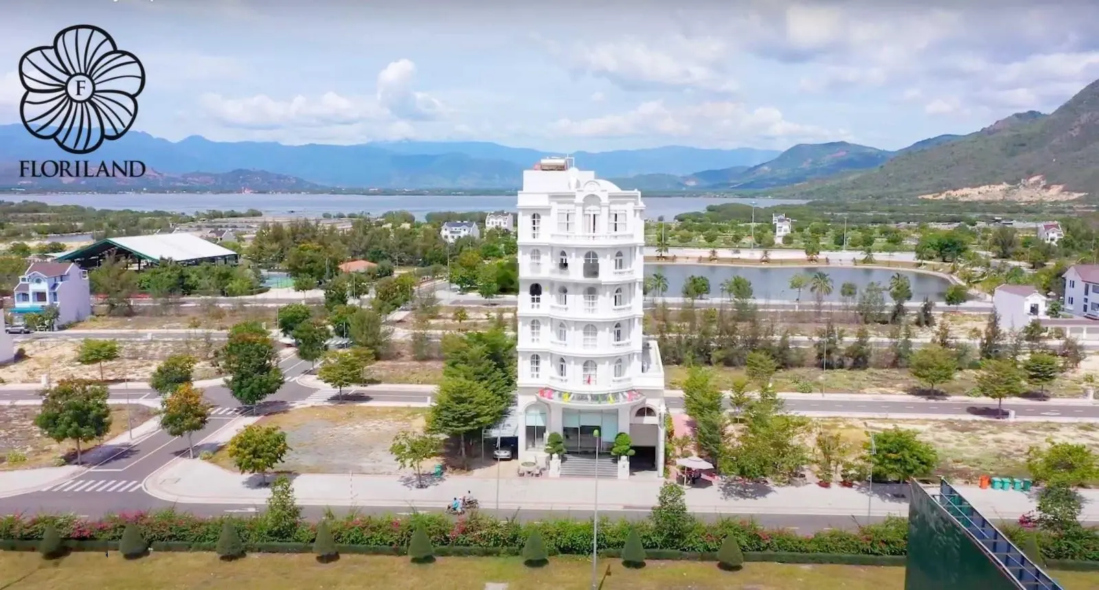 Bán cặp nền khách sạn Golden Bay mặt tiền đại lộ Nguyễn Tất Thành diện tích 750m2 giá 64 triệu/m2