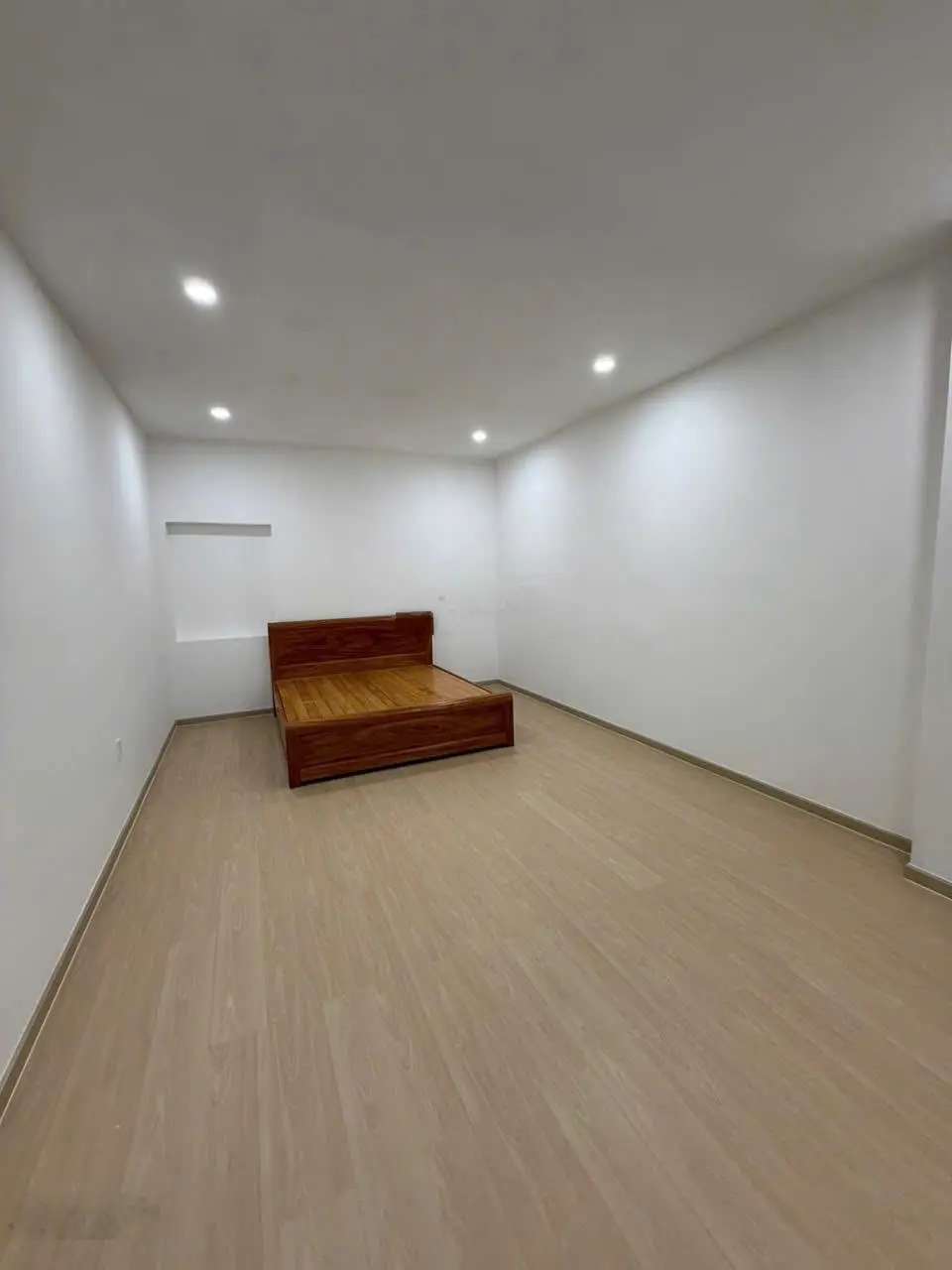 Ngộp Bank Giảm Giá 4,5tỷ Bán Nhà 126m2 Cạnh Mặt Tiền Lạc Long Quân Tân Bình 4PN Gía 11,5 Tỷ.