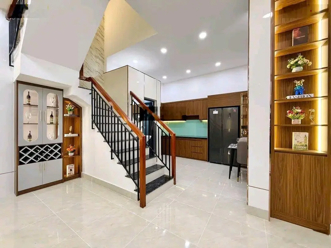Chủ nợ bank cần bán căn nhà đường Lê Văn Linh - P.13 - Q.4, đang cho thuê 21tr, giá 3tỷ290/75,4m2