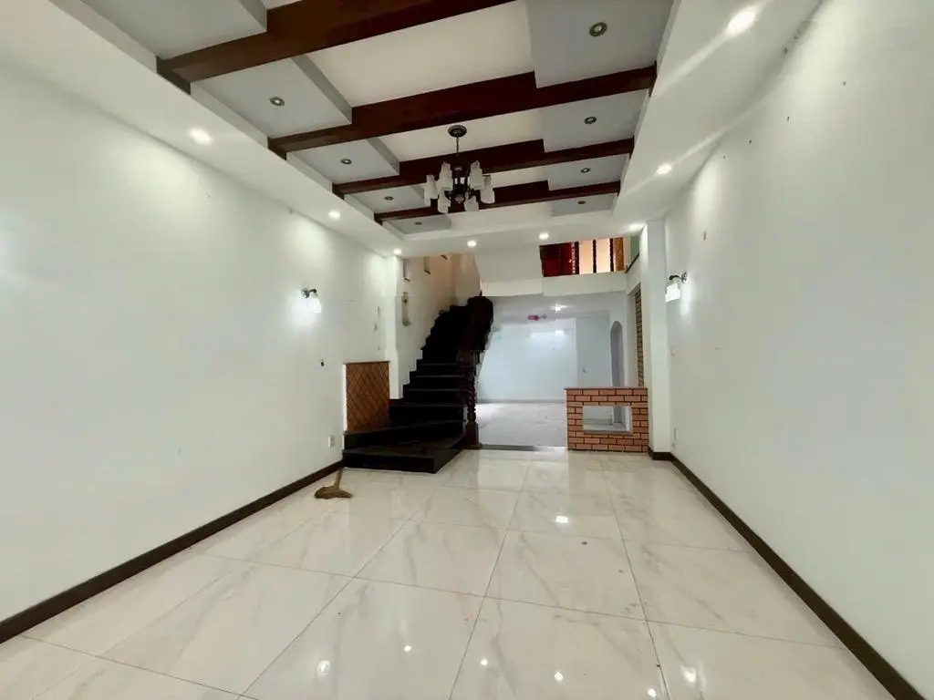 Nhà Hàng Xanh 1 sẹc, gần MT, hẻm 3m, 100m2, 3 tầng - chỉ 11,x tỷ