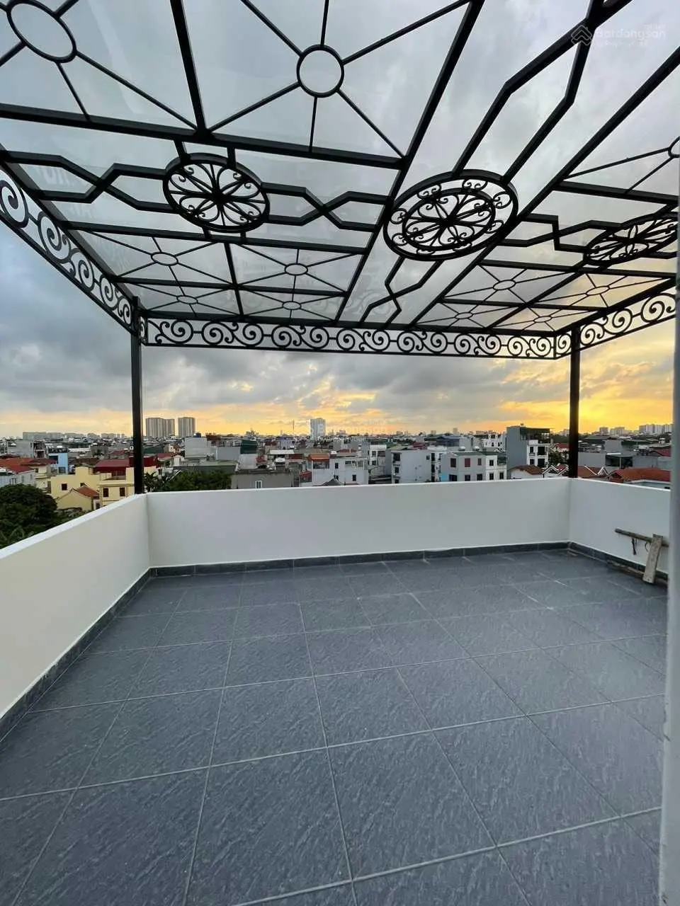 Bán nhà Thạch Bàn 46m2 x 6 tầng, thang máy x 5,3m mặt tiền, ngõ ô tô tránh nhau, kinh doanh