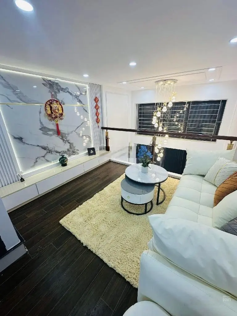 Khúc Thừa Dụ-TT Cầu Giấy .32m.5 Tầng.Cách 10m Ra Ô Tô Tránh.Giá 8,2 Tỷ