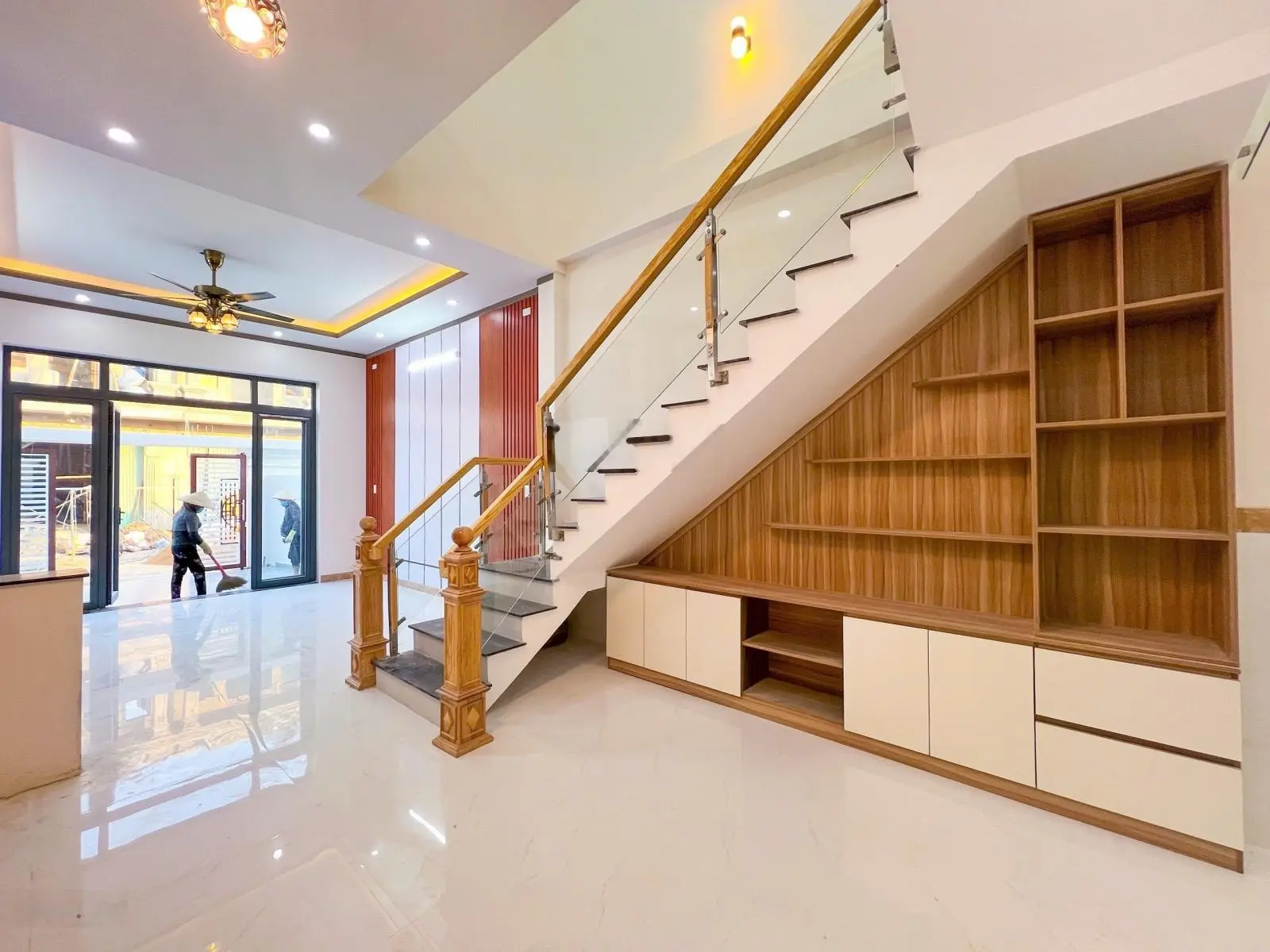 Nhà 1 trệt 1 lầu, phù hợp cho gia đình đông người