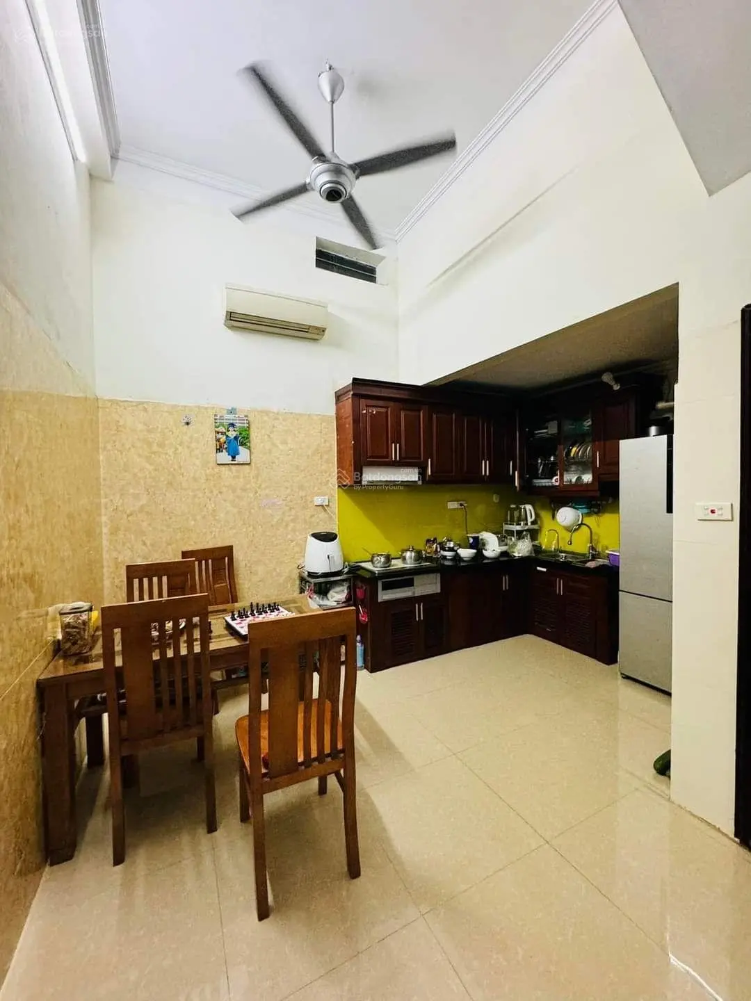 Bán Gấp nhà siêu hiếm Cầu Giấy, 42m2 x 4 tầng ngõ thông thông tứ tung xung quanh ngập tràn tiện ích