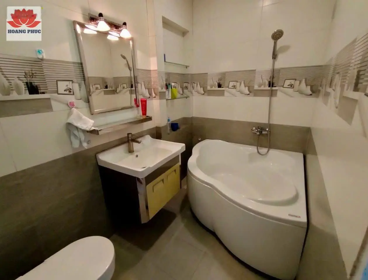 Bán nhà 3PN DT 74m2 HXH khu dân cư phân lô sát bên trường CĐ Công Thương, gần The Global Cty