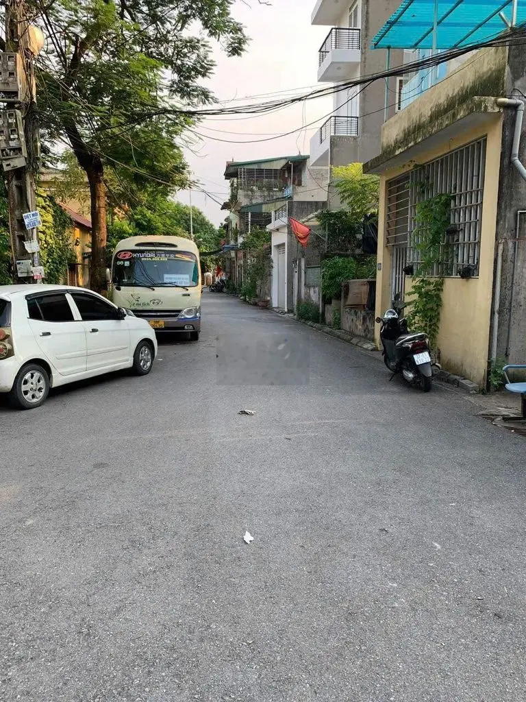 Bán đất Trung tâm Trâu Quỳ, Gia Lâm. DT 40m2 -giá 3,52 tỷ. Lh981221636