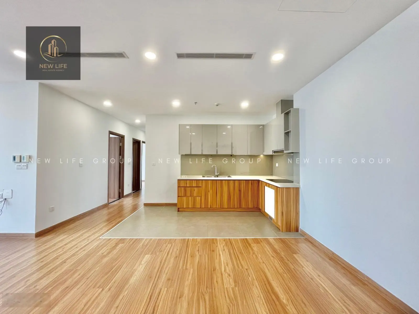 Bán căn hộ 2 phòng ngủ, 2wc, 73m2. Giá 4.5 tỷ (bao hết0888 887 ***