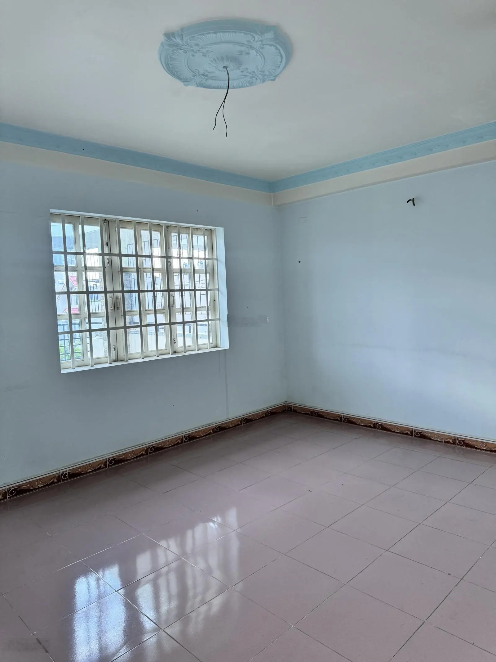 Chính chủ gửi bán căn nhà mặt tiền đường 49 phường bình trưng đông Q2. Tp thủ Đức