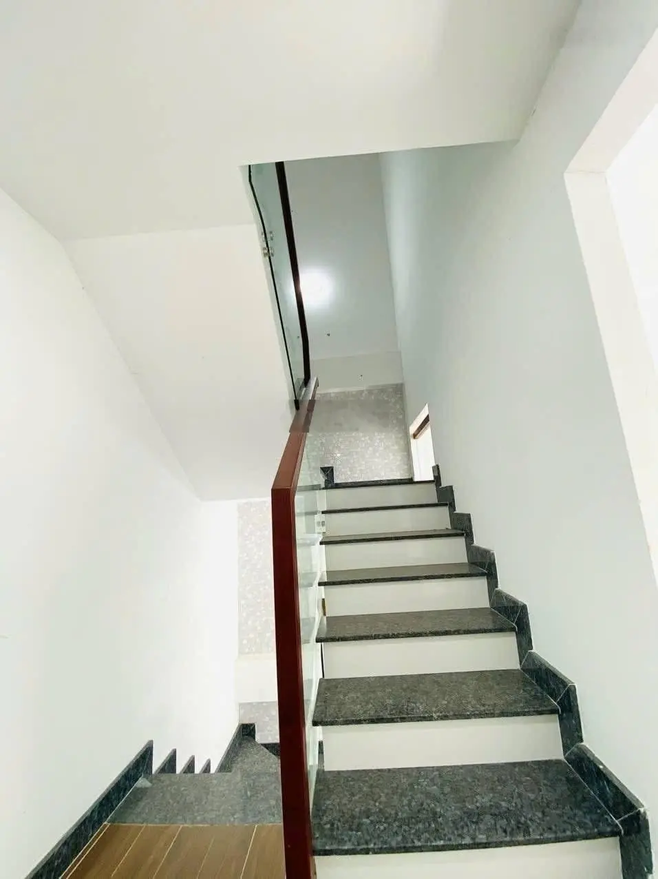 Nhà 3 tầng mới tinh ngay chợ Thủ Đức, hoàn công chuẩn, ô tô ngủ ngon trong nhà 6.59 tỷ