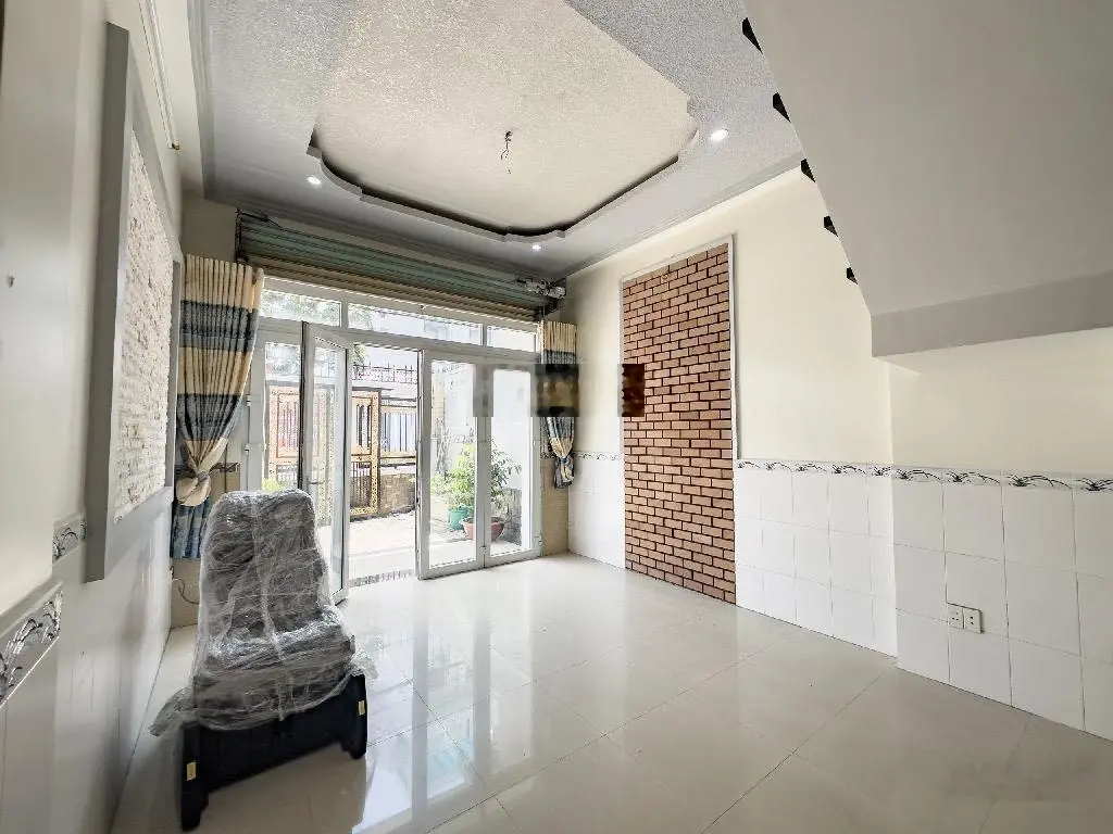 Nhà, vị trí đẹp, hẻm 7m. DT 11 x 35m. Chỉ 12.7 tỷ. Ngay TT Hóc môn, khu nhiều VP công ty