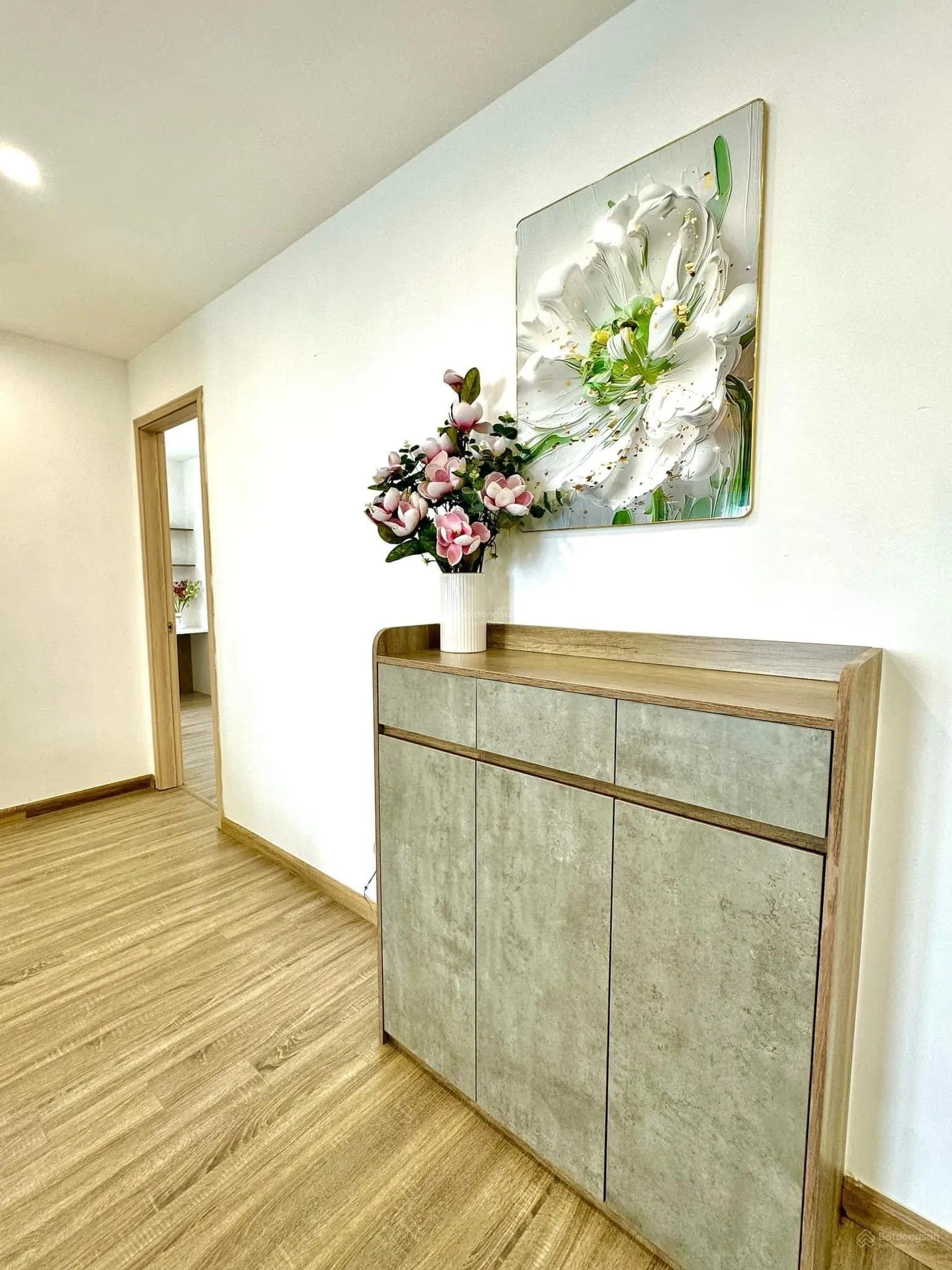 Chính chủ bán căn hộ ban công view hồ 77m2 đủ nội thất cực thoáng mát giá nhỉnh 2 tỷ