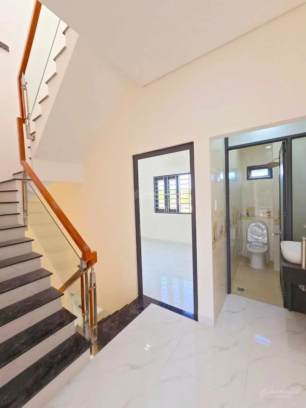 Nhà 3 tầng mới chưa ở cách nguyễn duy trinh vài bước ,đã hoàn công giá chỉ 4.3 tỷ.