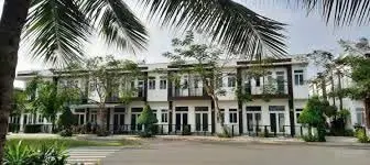 Bán rẽ căn nhà 1 trệt 2 lầu đối diện wieu hồ sen kdc trần anh riverside trung tâm bến lức