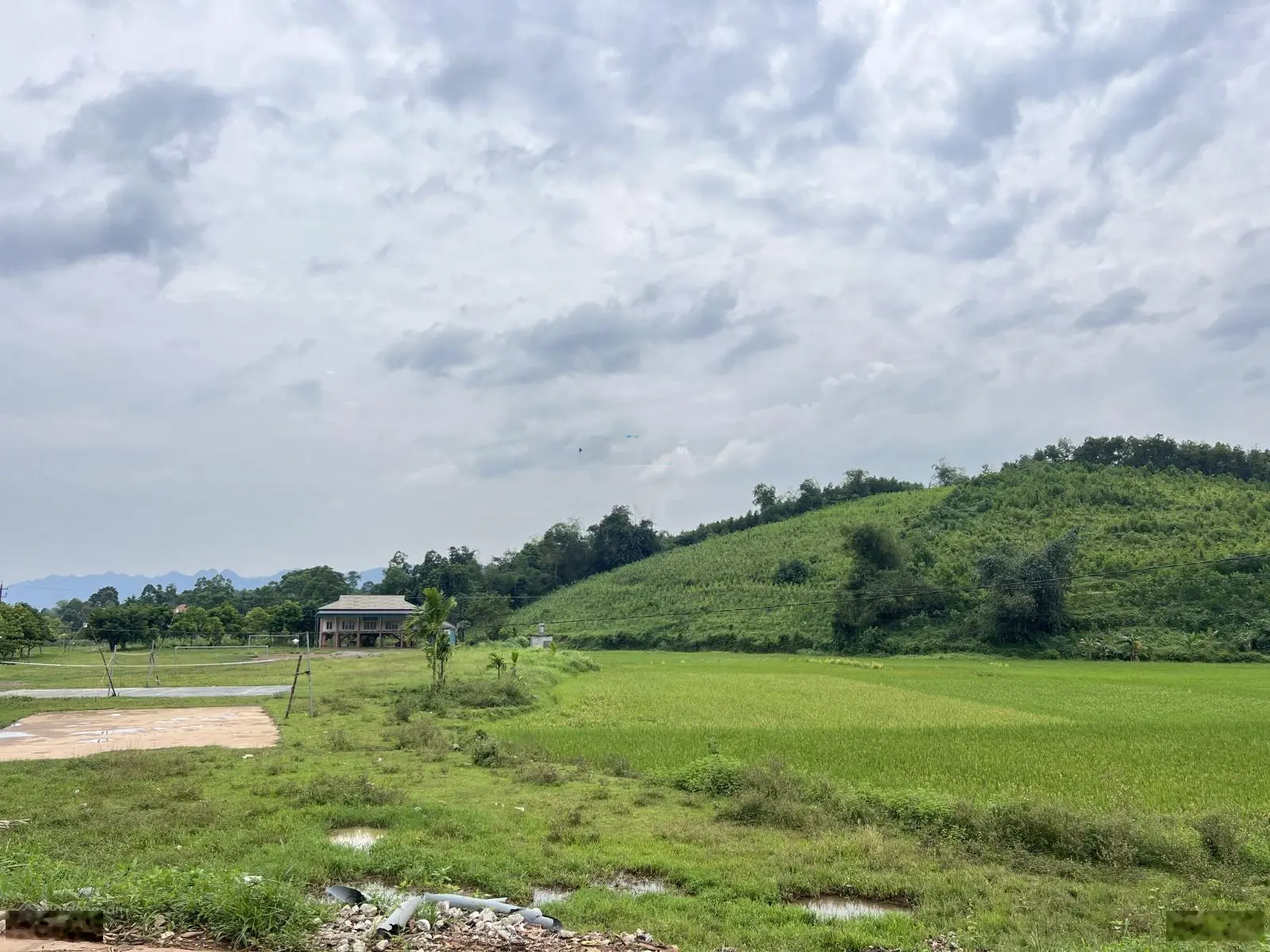 Em lên một siêu phẩm nghỉ dưỡng tại Quyết Thắng ,Lạc Sơn,Hoà Bình Tổng diện tích 2059m2 /400m tc