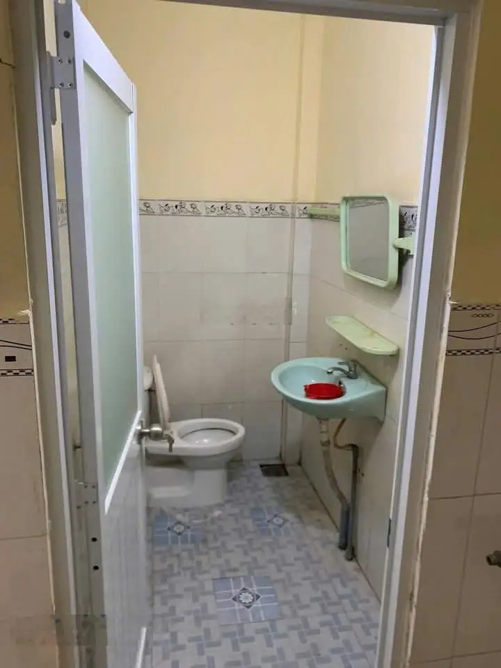 Bán gấp căn nhà rất mới, 1 trệt 1 lầu ở Lý Thường Kiệt, thị trấn Hóc Môn diện tích 78m2 giá 1 tỷ 8