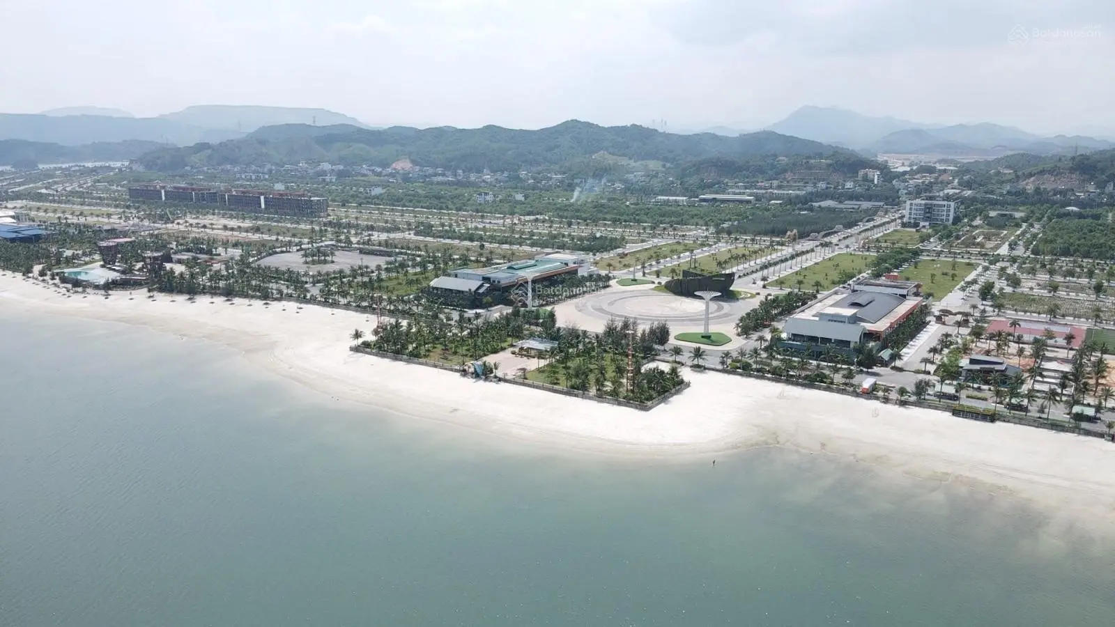 Đất trục thông biển, view quảng trường biển, cạnh nhà hàng 5 sao, DT 87,5m2,sổ đỏ, giá 3,6 tỷ