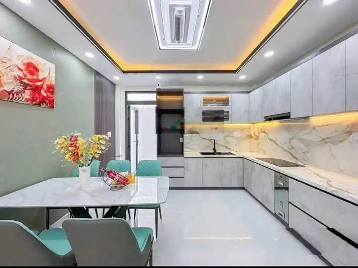 Hoa hậu phố Thái thịnh, ngõ thông sát phố, KiA đỗ cổng, Dt 45m2 *5T, mt 4.2m, giá nhỉnh 8 tỷ