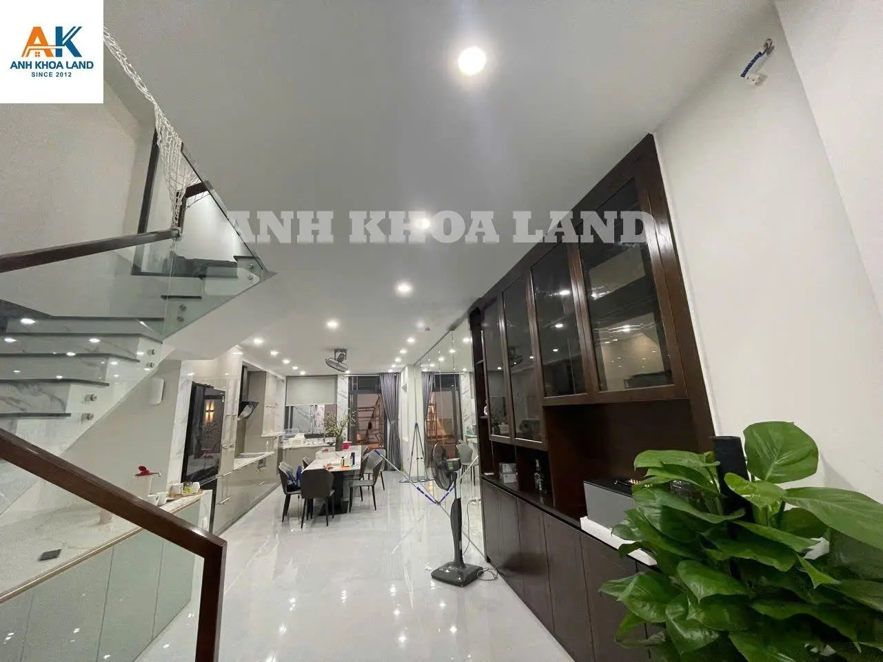 Nhà đẹp ở ngay ngay trường học 1 trệt 1 lửng 2 lầu, 122m2, 4PN, 4WC, Quận 9, HCM, 12.8 tỷ