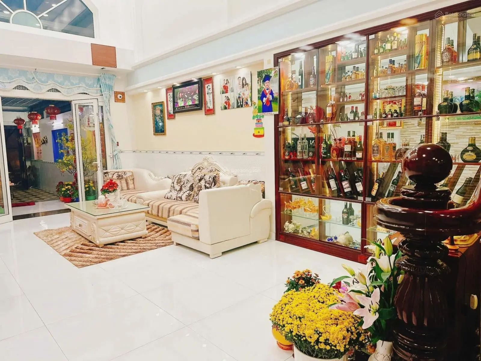 Bán nhà 4 tầng mới tinh , mặt tiền Bà Triệu gần BV Hóc Môn. 140m2 . Gần Aeon , gần chợ , 12,5 tỷ tl