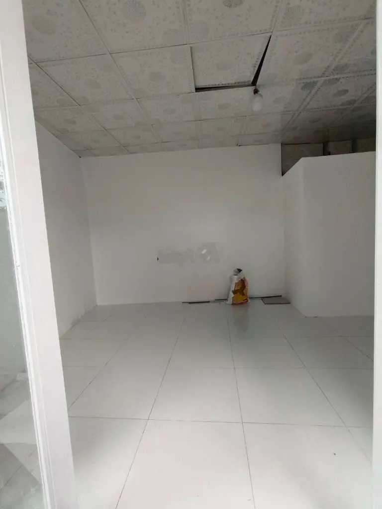 BÁN NHÀ CẤP 4 MỚI ĐẸP 20M2 ĐƯONG BỜ ĐÊ HTX PHONG PHÚ GẦN NGÃ 4 QL 50