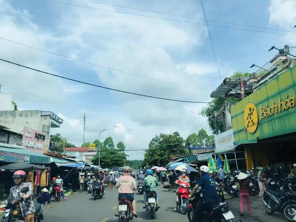 Lô góc (19x88=1675m2), ngay cụm kcn, chợ buôn bán đông, tiện xây trọ giá 230tr