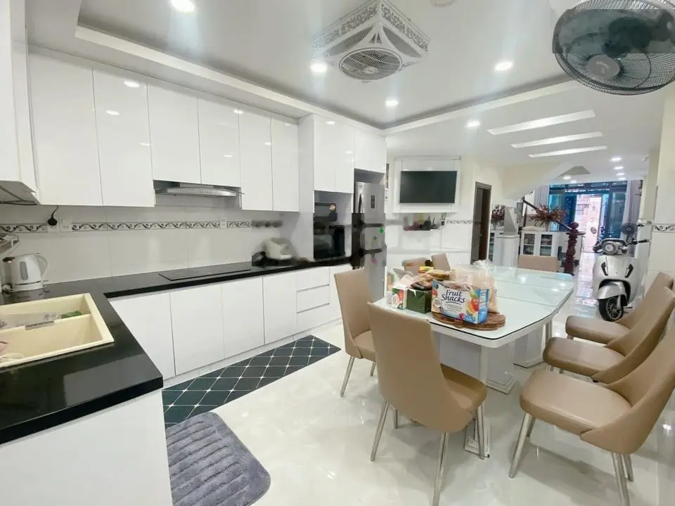 Chính chủ gửi bán gấp nhà đẹp trung tâm Phan Xích Long P3 Phú Nhuận 34m 3Tầng 3PN 3WC 3tỷ9