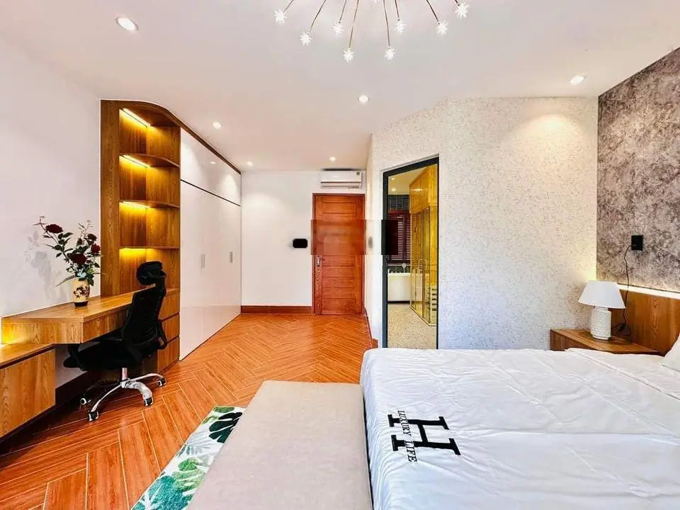 Đẩy bán nhanh nhà Nguyễn Thị Huỳnh, Phú Nhuận 4,6x18, 1T3L. 4PN, 5WC, cho thuê spa 17tr/thang