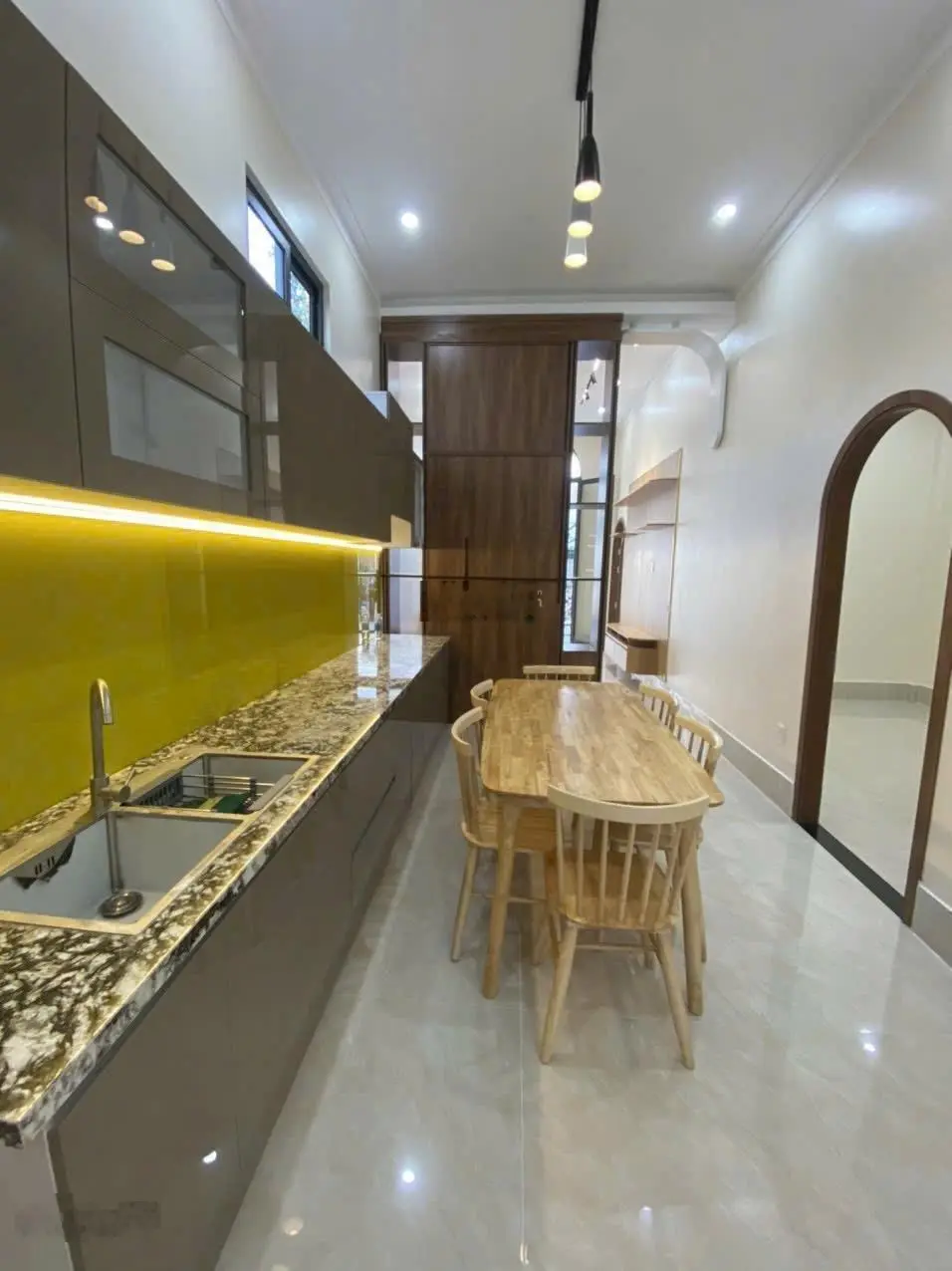 BÁN NHÀ MỚI 100% TÂN CỔ ĐIỂN SANG ĐEP 3 P NGỦ , P8 TP VĨNH LONG ( KHU DÂN CƯ VƯỢT LŨ PHƯỜNG 8)