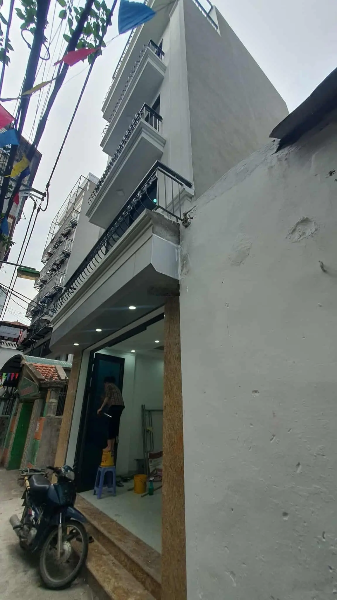 Bán gấp nhà Cổ Nhuế-nhà mới đẹp-siêu phẩm ô tô 4 chỗ qua nhà, lô góc, ngõ thông thoáng, to rộng