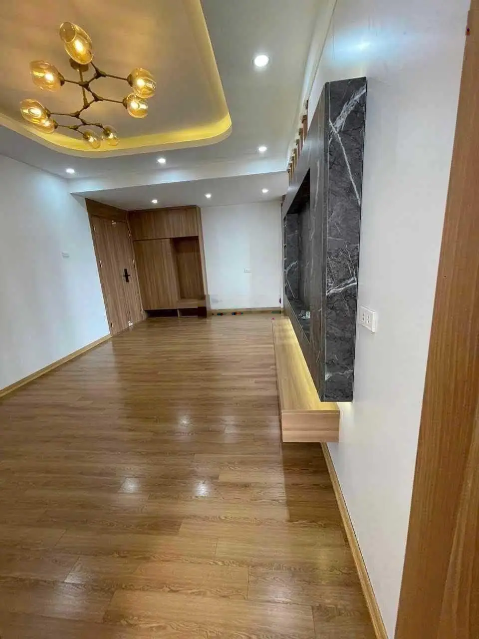 Em cần bán căn hộ Nơ1B Bán đảo Linh Đàm. DT 73m2 2PN 2VS. LH 0986 341 ***