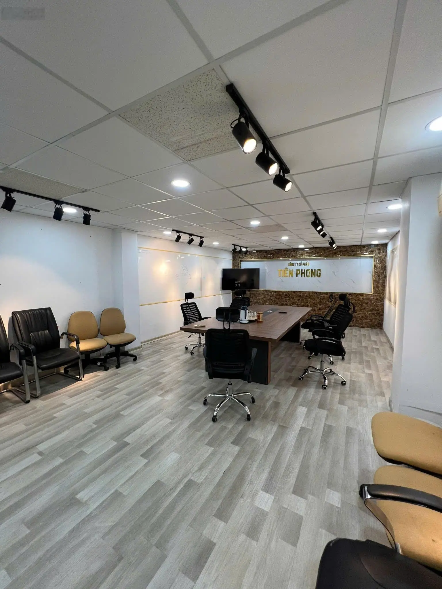 Bán nhà mặt tiền Trường Chinh, DT 4.5 x 25m. Trệt 5 lầu. HĐT 55tr/tháng, ngay chợ Hoàng Hoa Thám