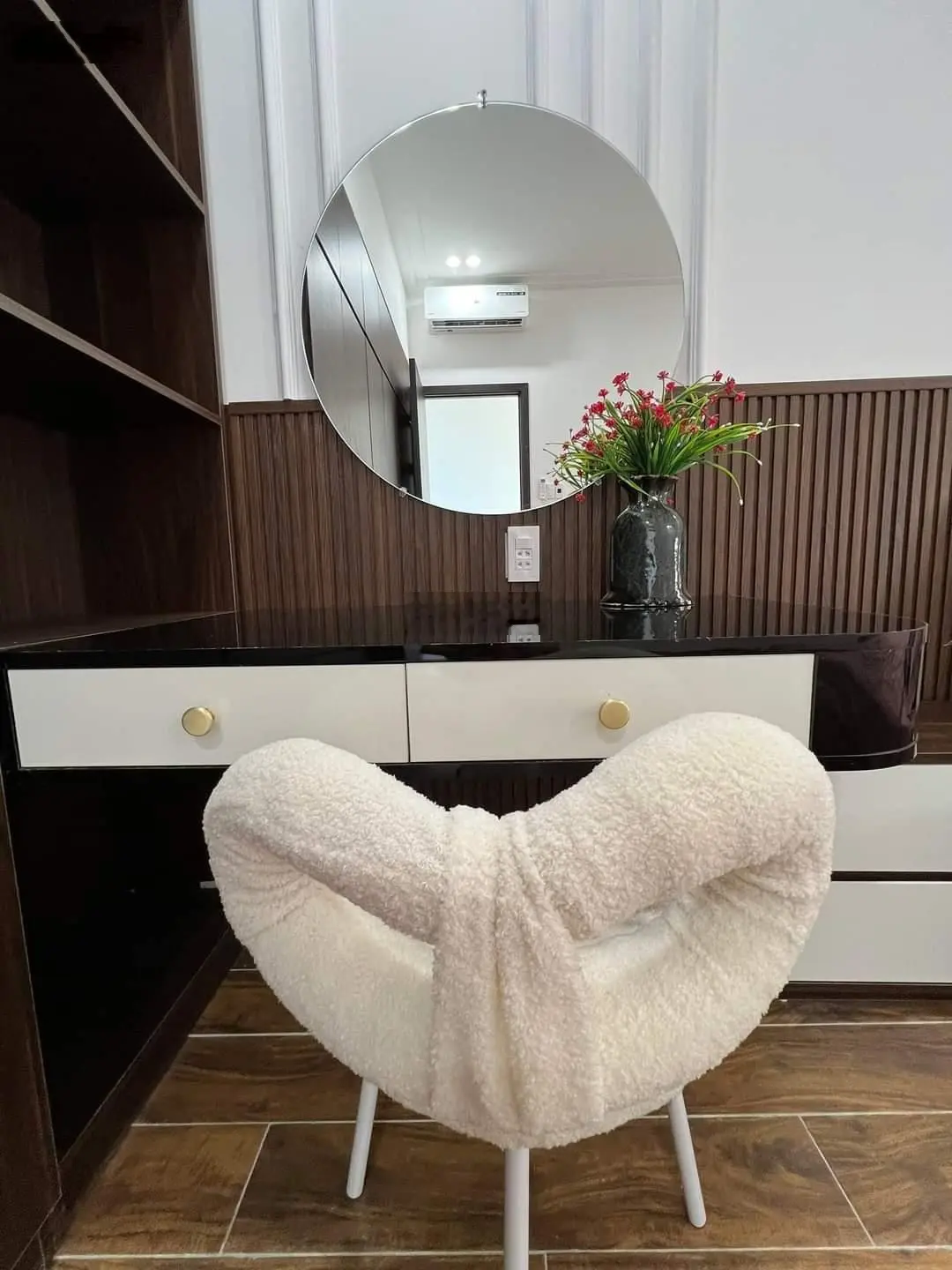 Bán nhà biệt thự 3 mê Tân Cổ Điển sát biển vị trí vip Tốt Động