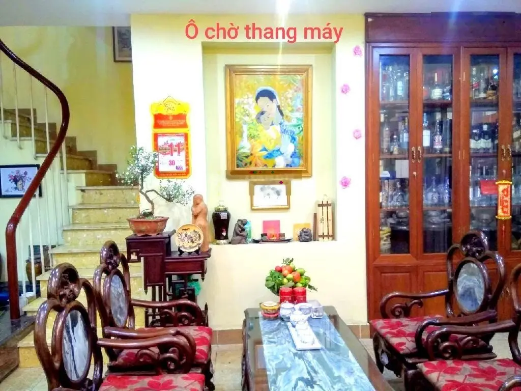 Cần bán gấp biệt thự đrpj nhất phố , diện tích rộng, kinh doanh buôn bán gì cũng ra tiền.