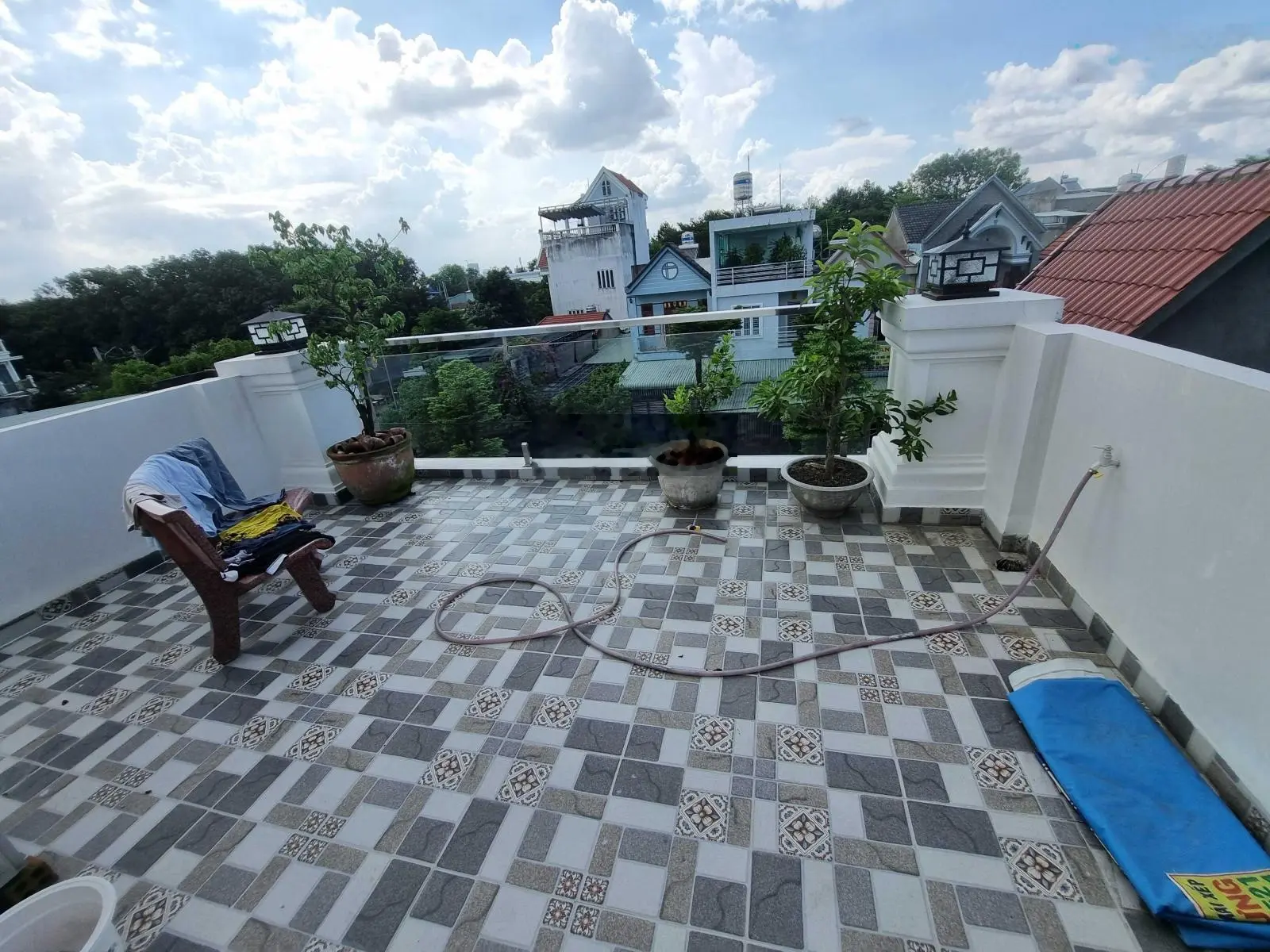 Nhà 1 trệt, 2 lầu sân ô tô Thuận Giao 4,7 tỷ, LH 0909 036 ***