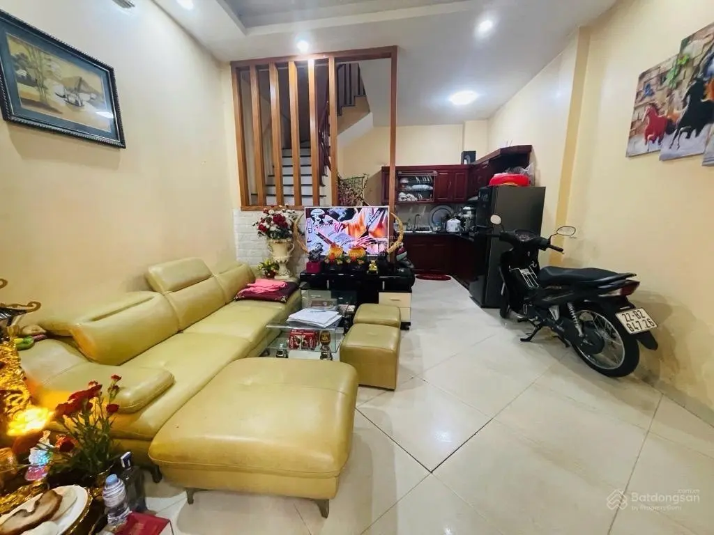 Bán nhà Trương Định, ô tô đỗ cửa, 3 bước chân ra ô tô tránh dừng đỗ ngày đêm, 32m2 x 6,5 tỷ