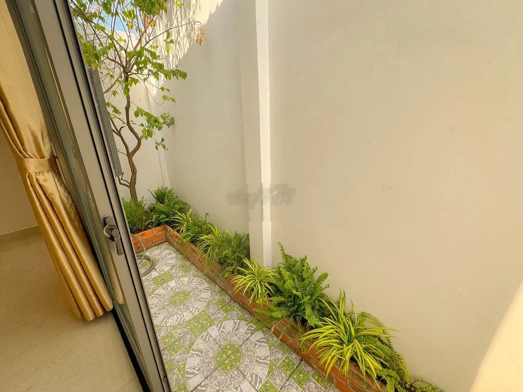 Nhà mới mặt tiền (lộ giới 10m) NH định giá 6t2 nay cắt lỗ 5t7 có tl
