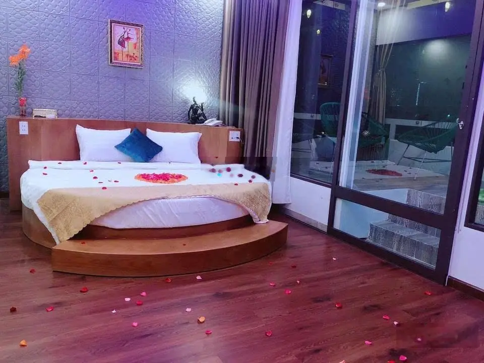Siêu phẩm dòng tiền, tại Trung Sơn, 120m2 (6x20), 7 tầng, DT 250tr/tháng, vị trí đẹp nhất KDC